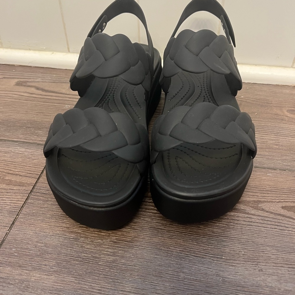 CROCS Women's Black Braided Platform Sandals - Picture 2 of 4